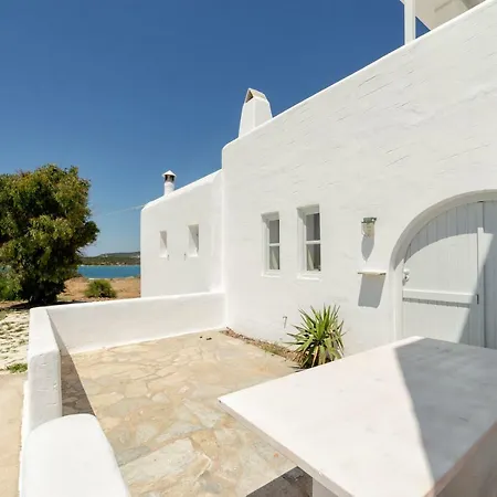 Beachfrontparos Villa *